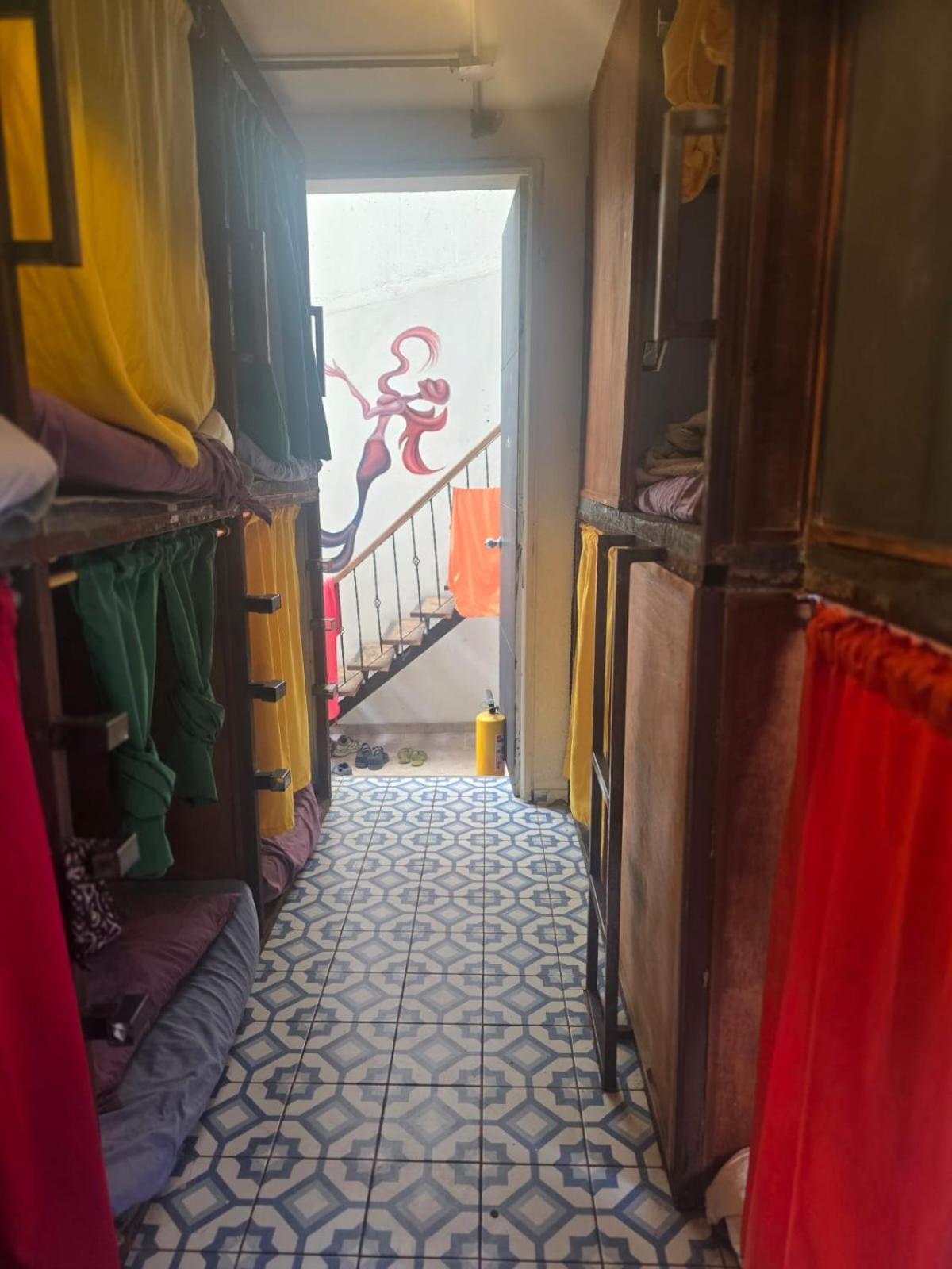 Portelli Hostal Zona G- Para Extranjeros Богота Екстериор снимка